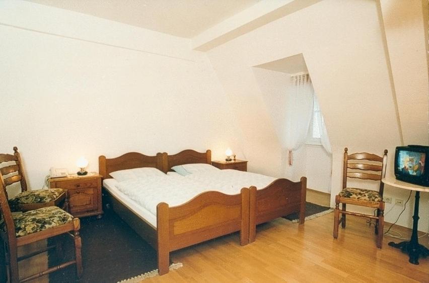 Hotel Zum Pfalzgrafen Χαϊδελβέργη Δωμάτιο φωτογραφία